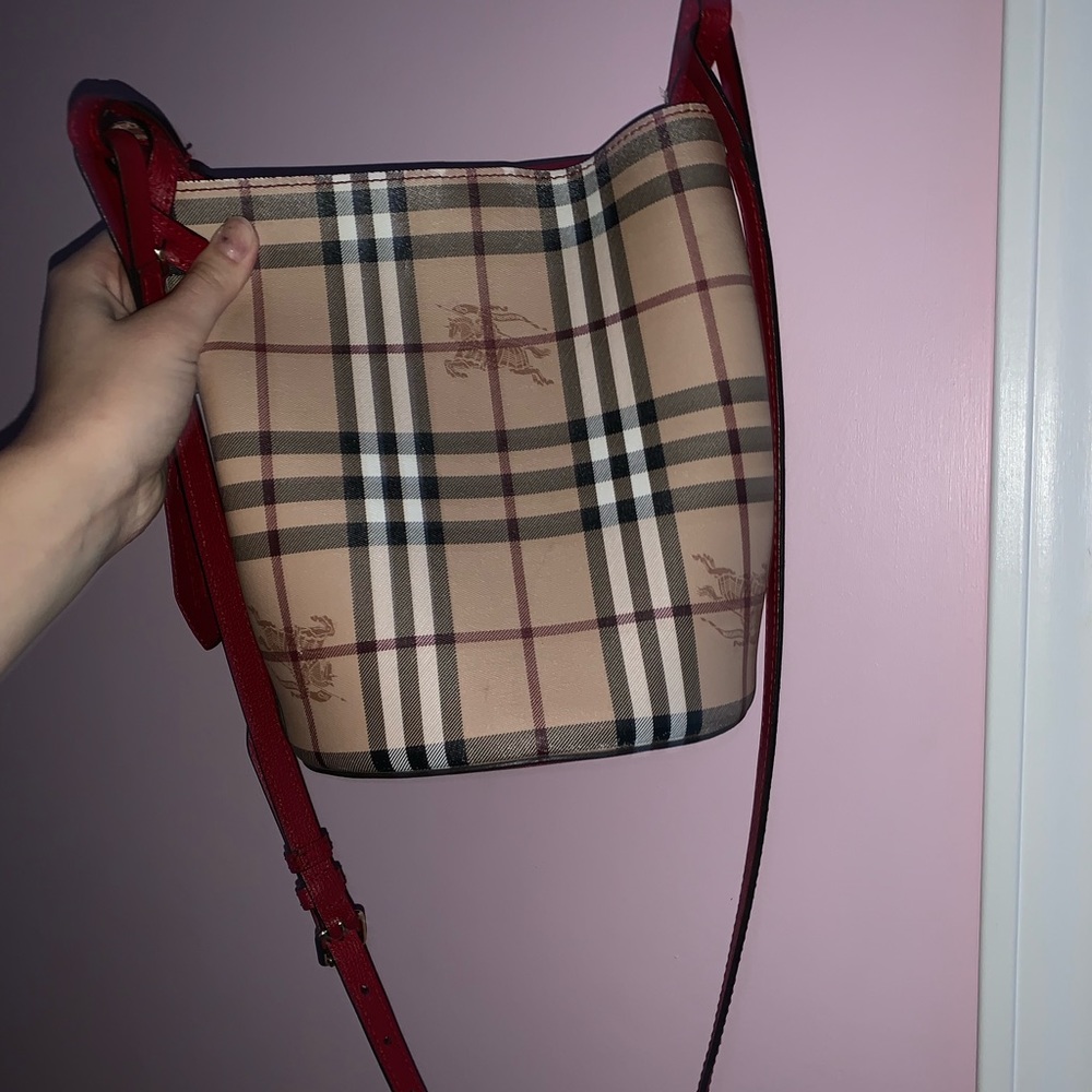 Burberry purse